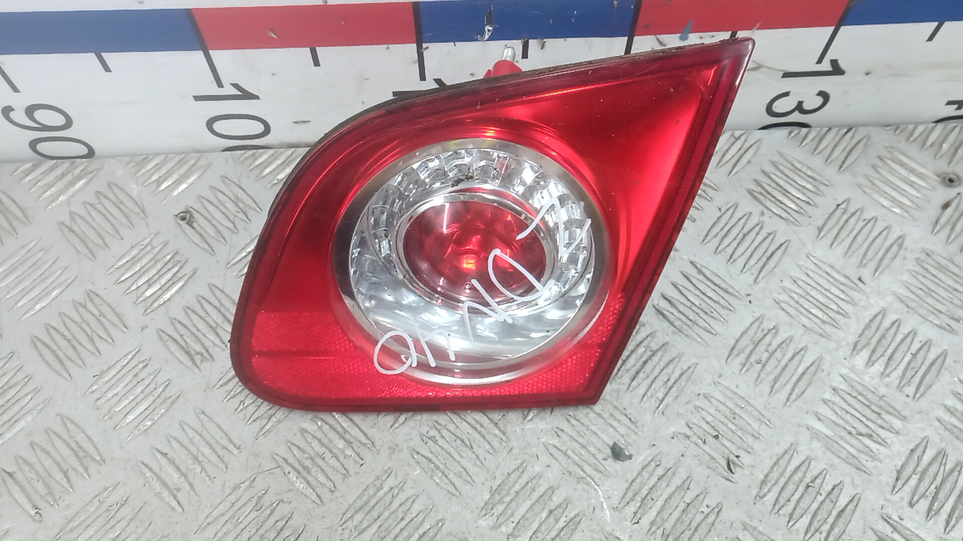 Фонарь задний внутренний правый