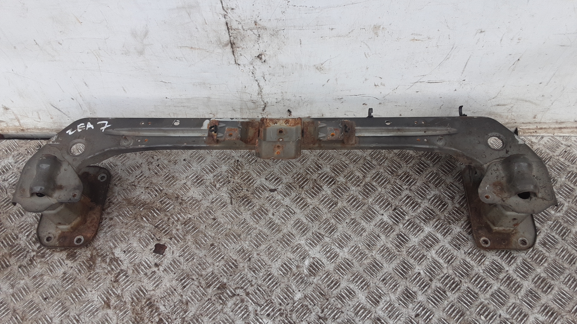 Кронштейн усилителя переднего бампера