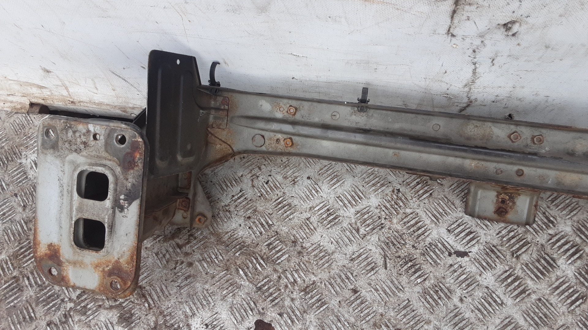 Кронштейн усилителя переднего бампера