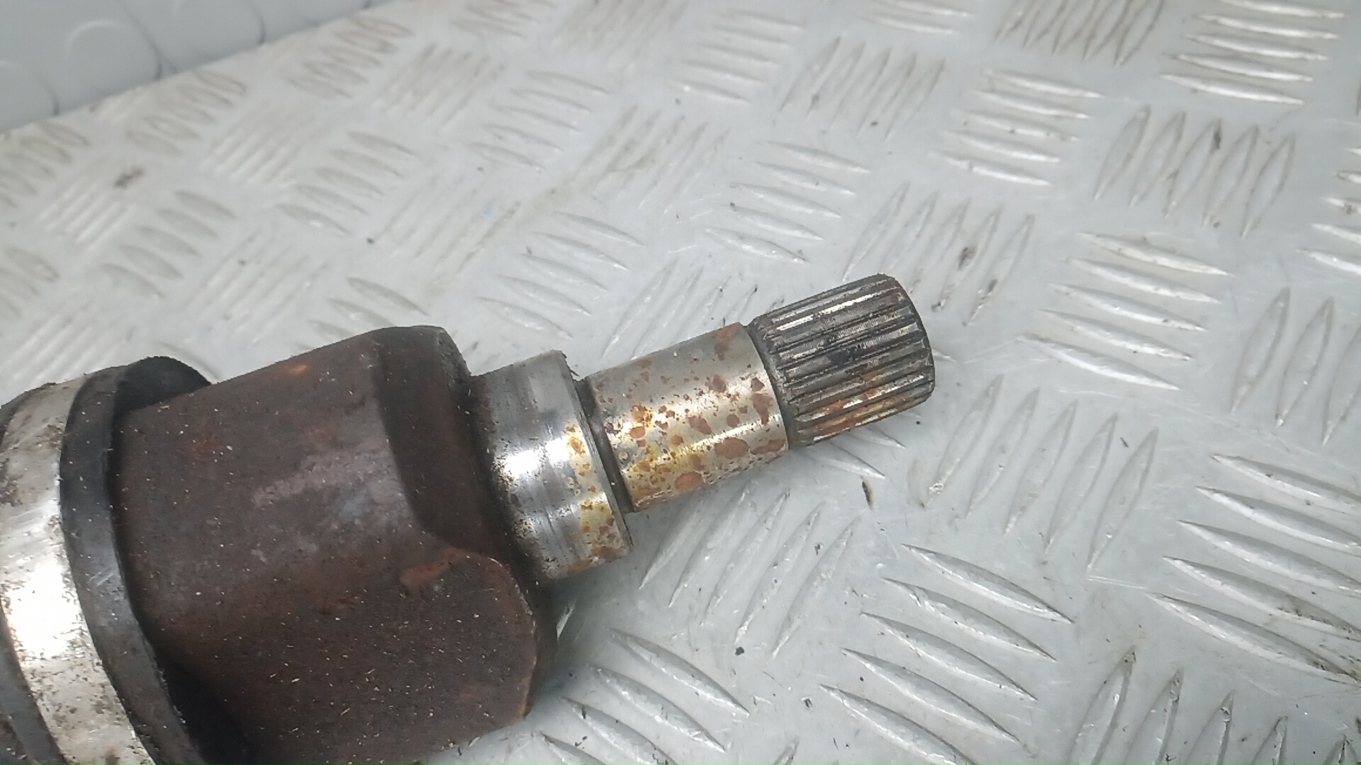 Полуось передняя левая