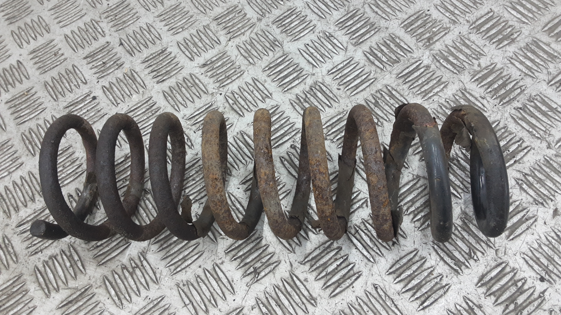 Пружина задняя