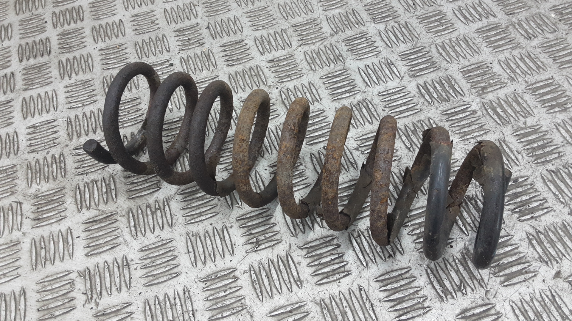 Пружина задняя