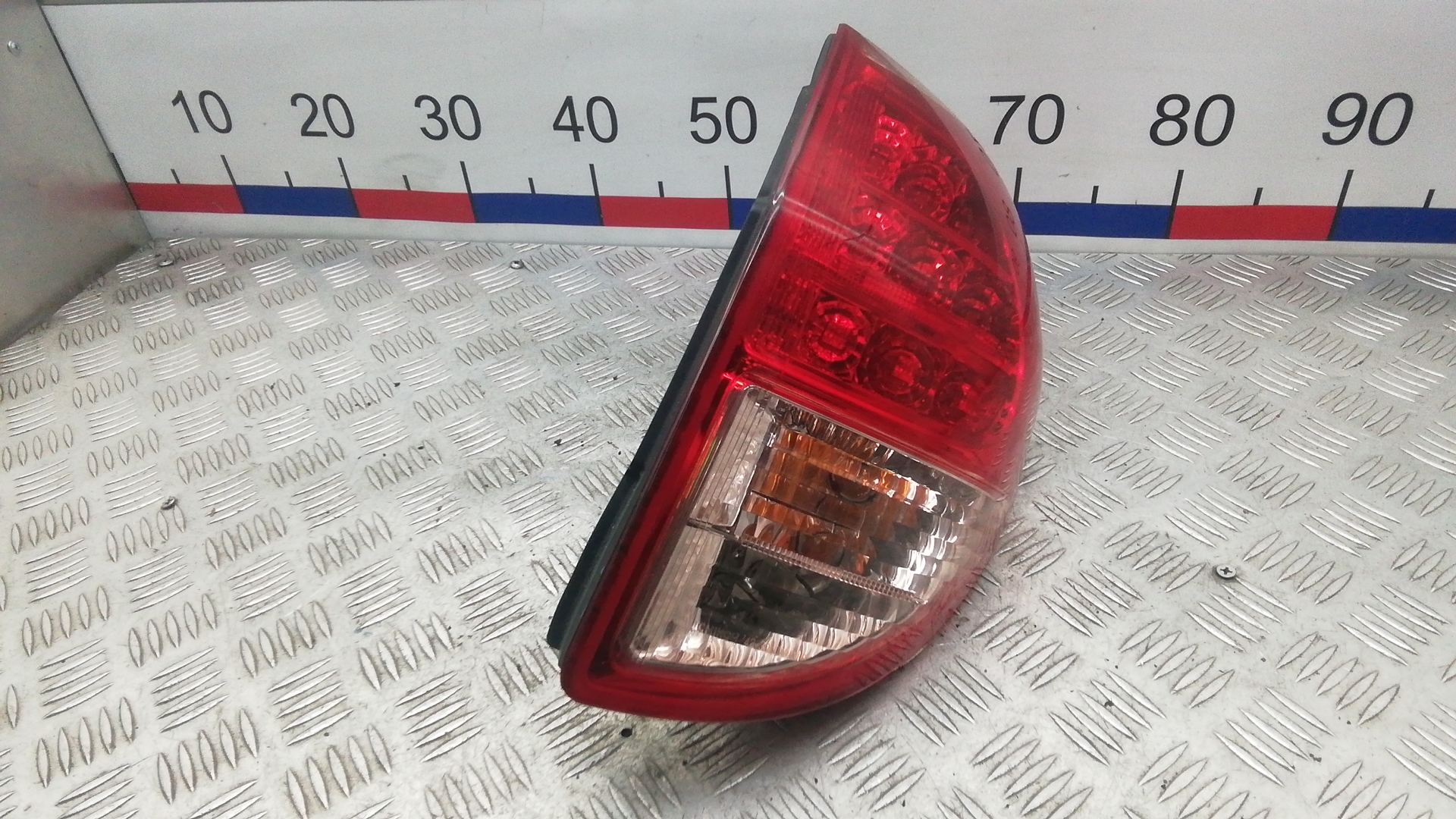 Фонарь задний правый
