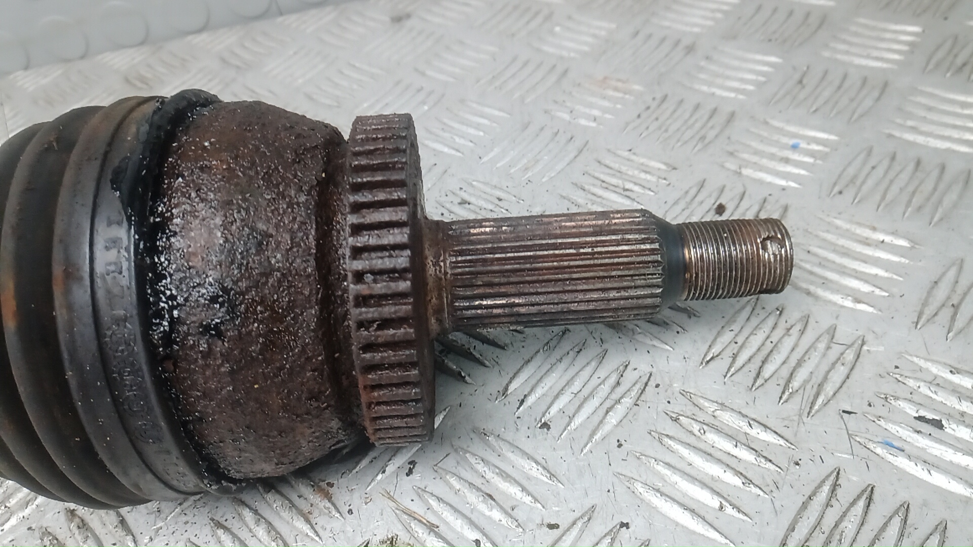 Полуось передняя левая