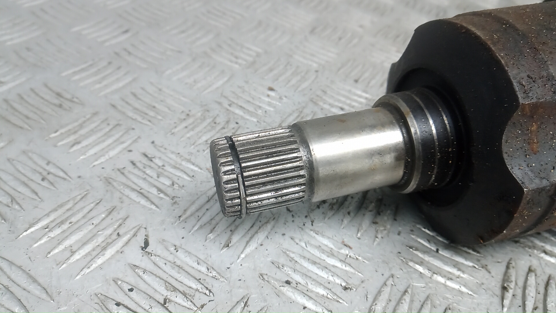 Полуось передняя левая