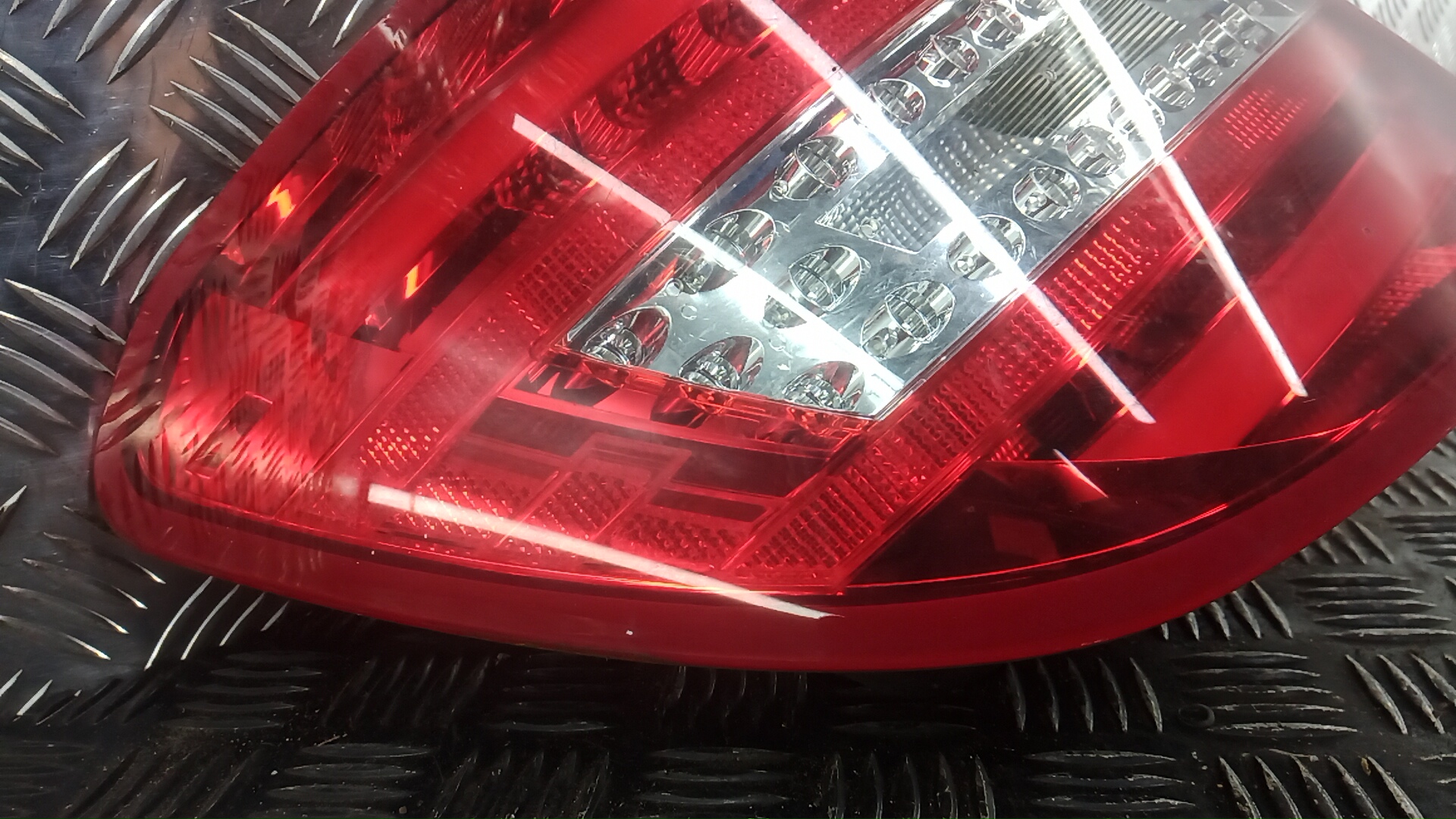 Фонарь задний левый