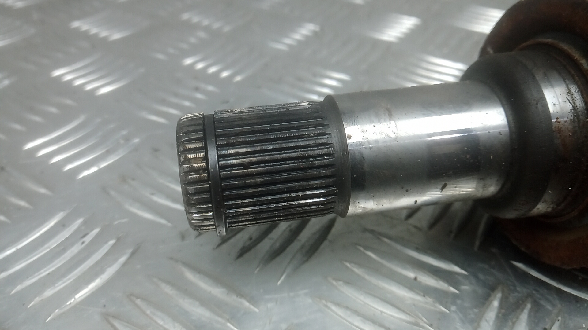 Полуось задняя левая