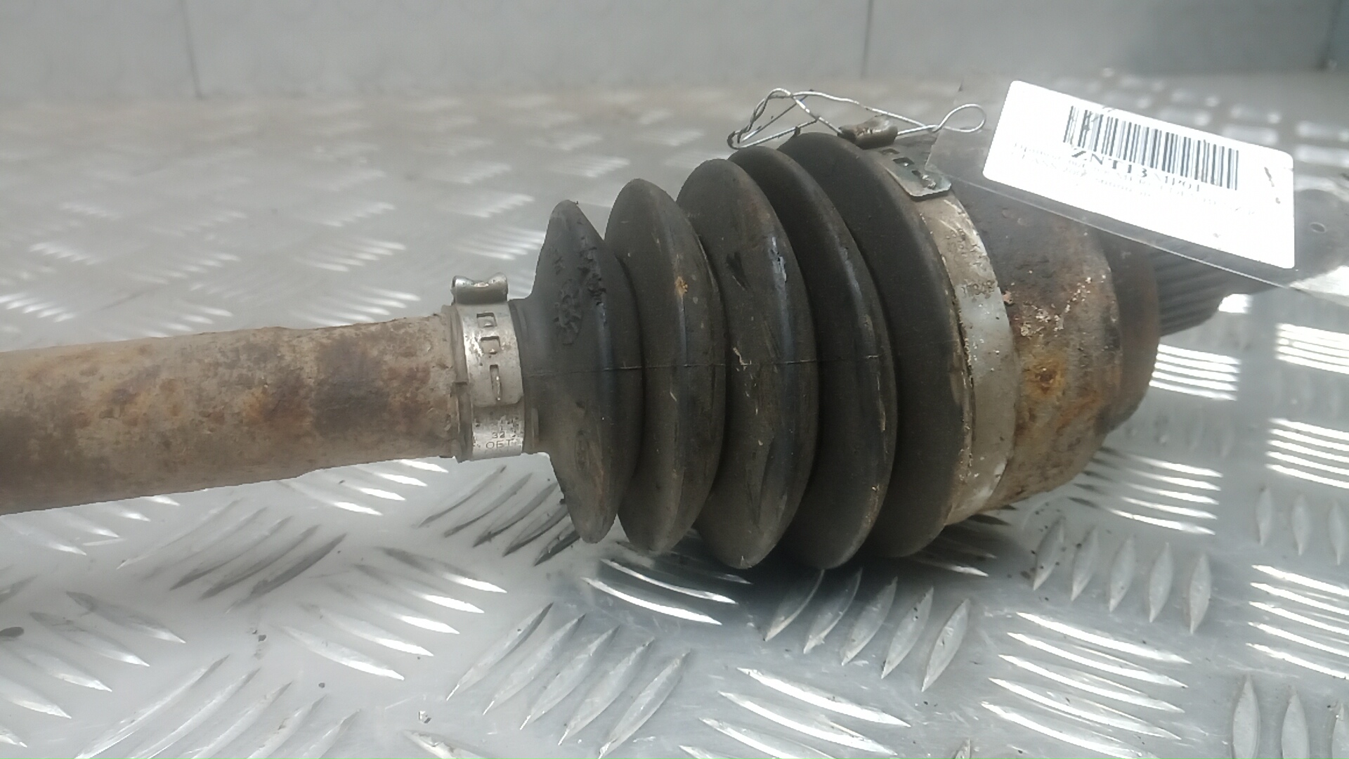 Полуось задняя левая