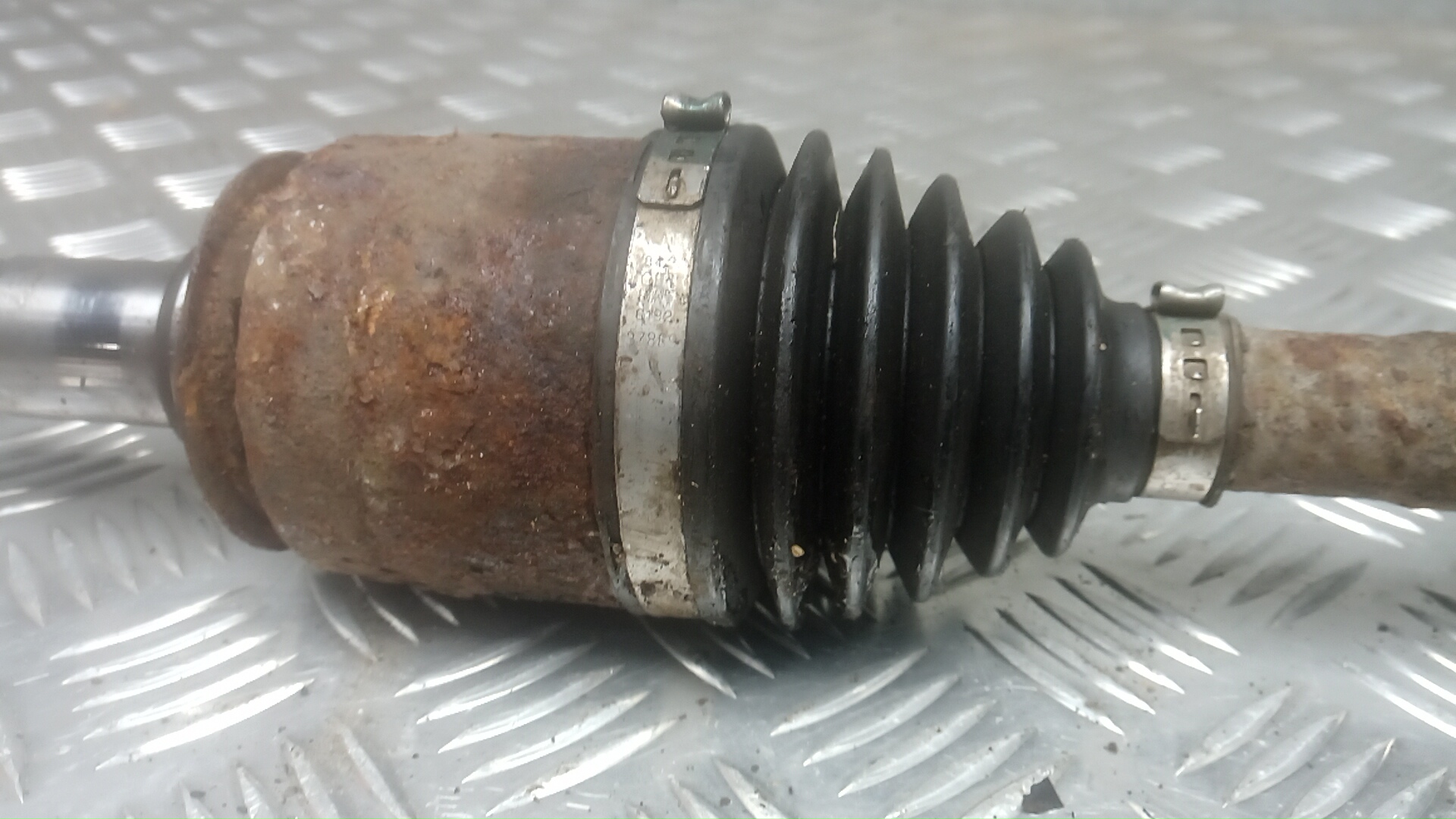 Полуось задняя левая