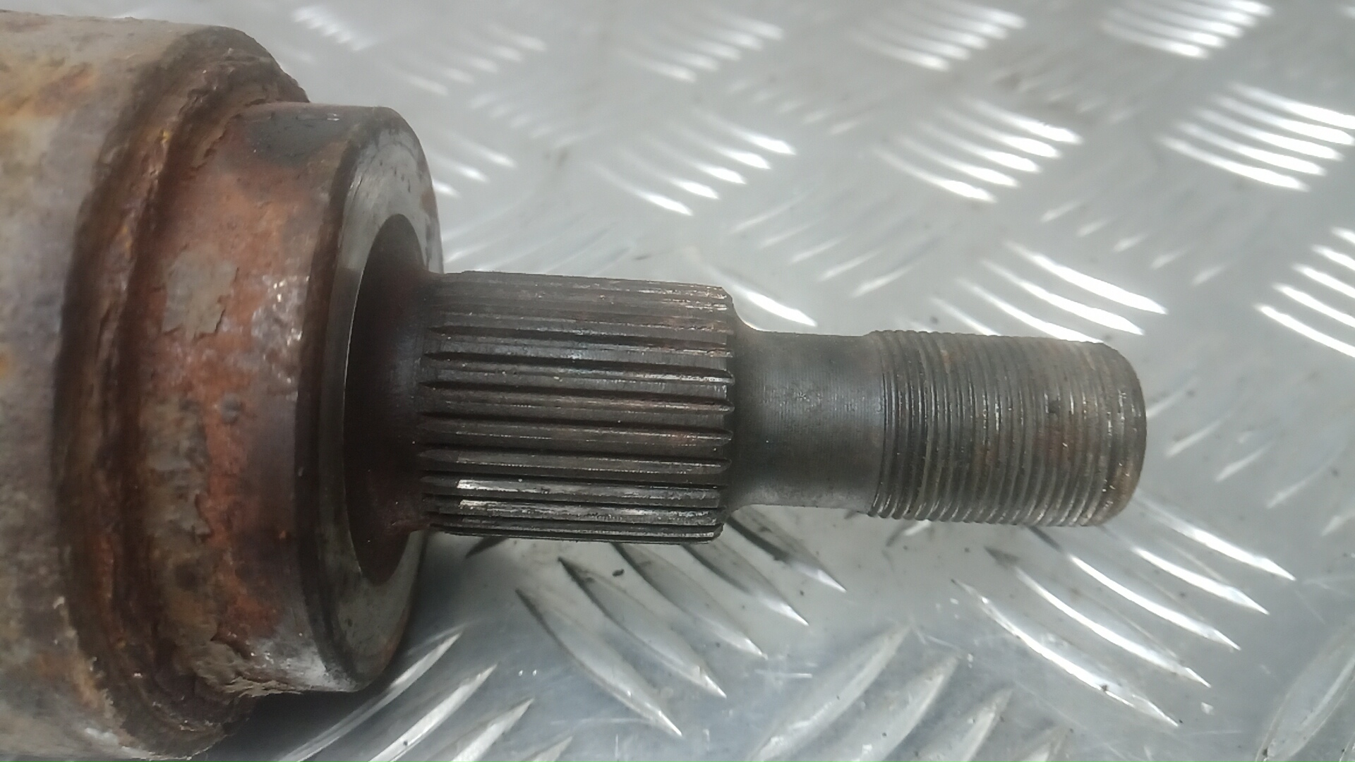 Полуось задняя левая