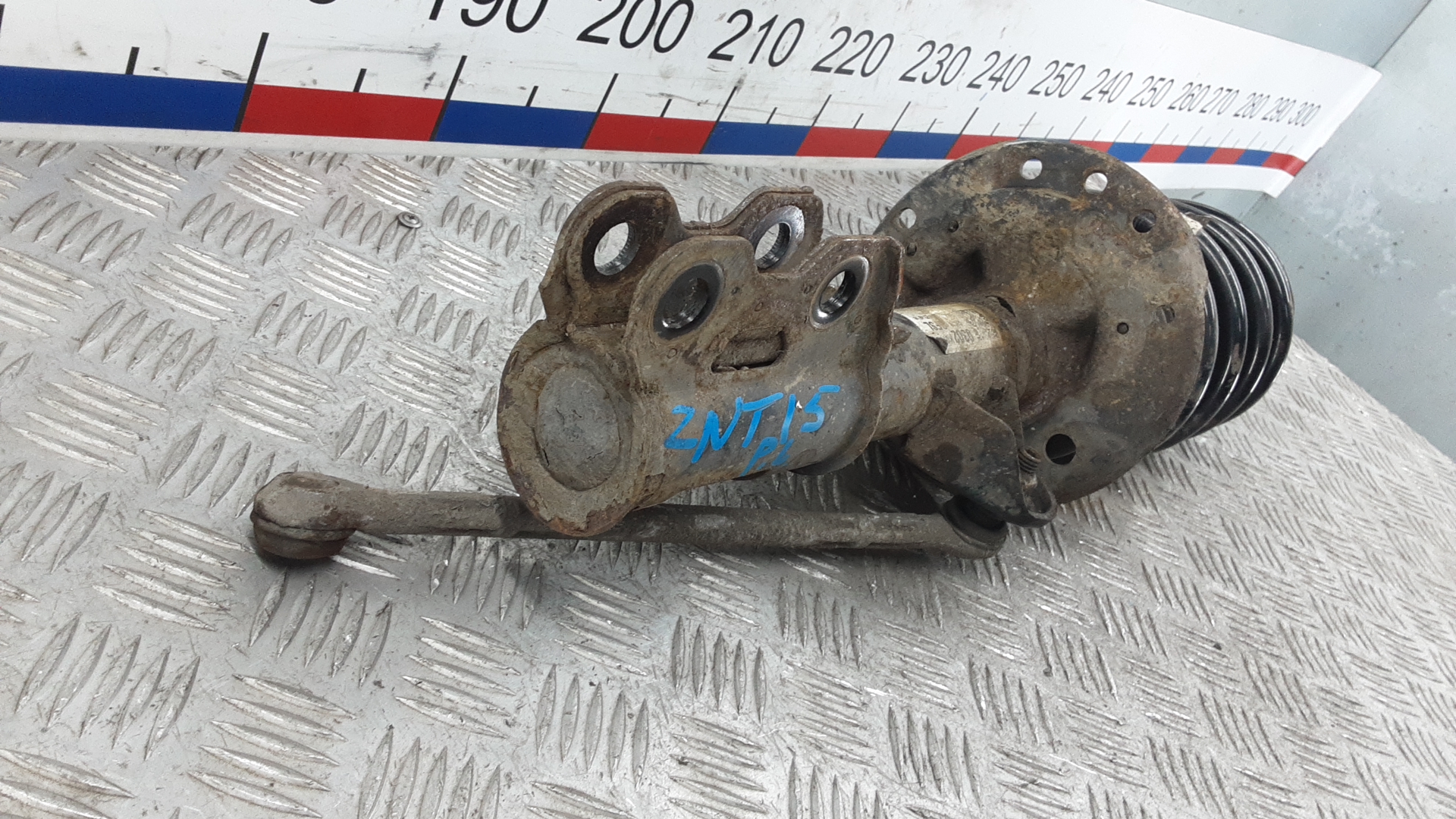 Амортизатор передний левый