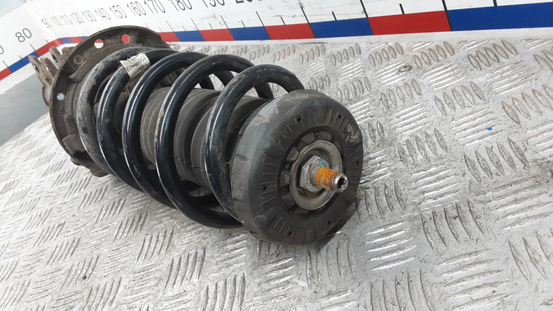 Амортизатор передний левый