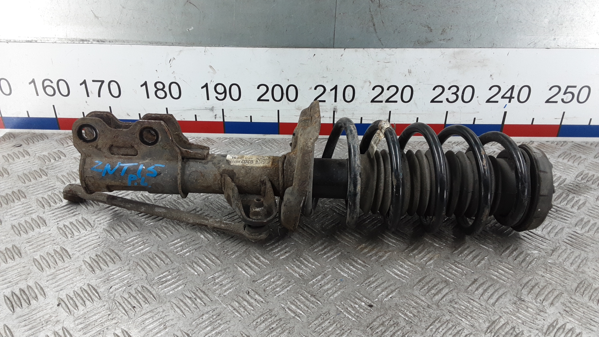 Амортизатор передний левый