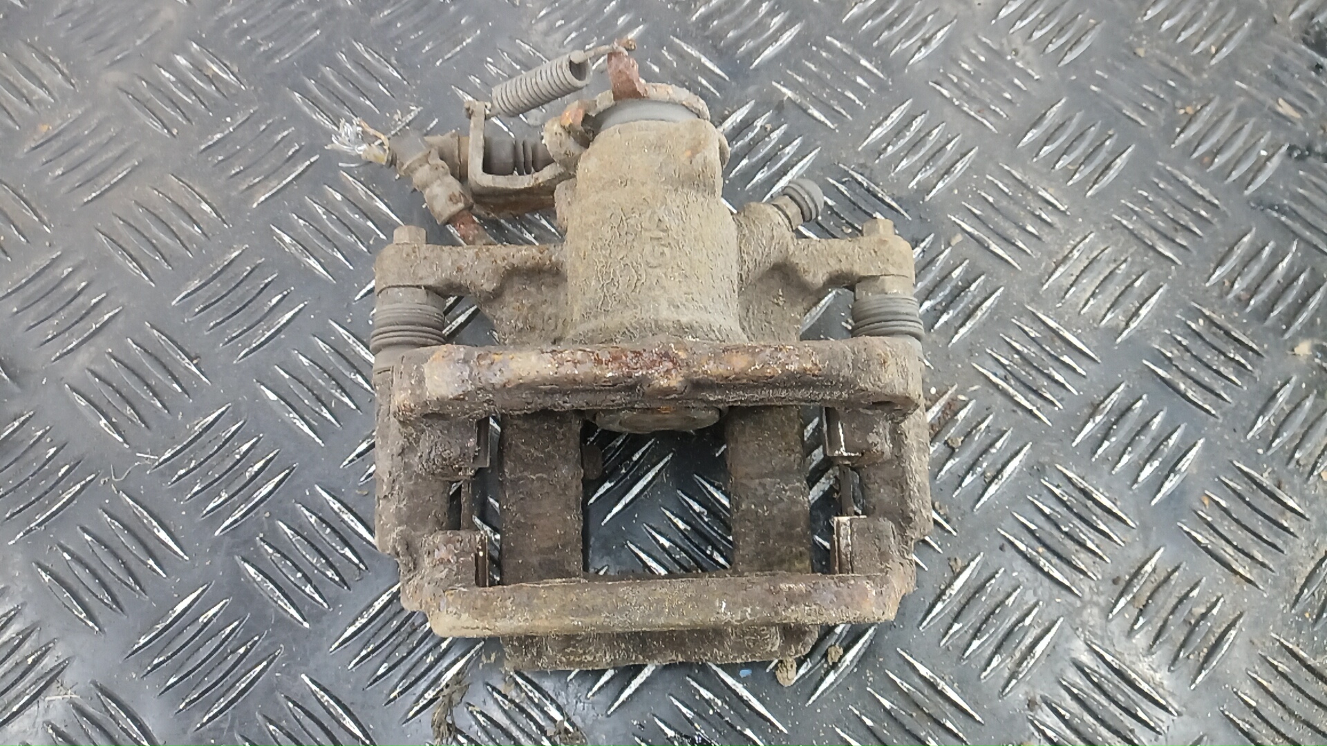 Суппорт задний левый