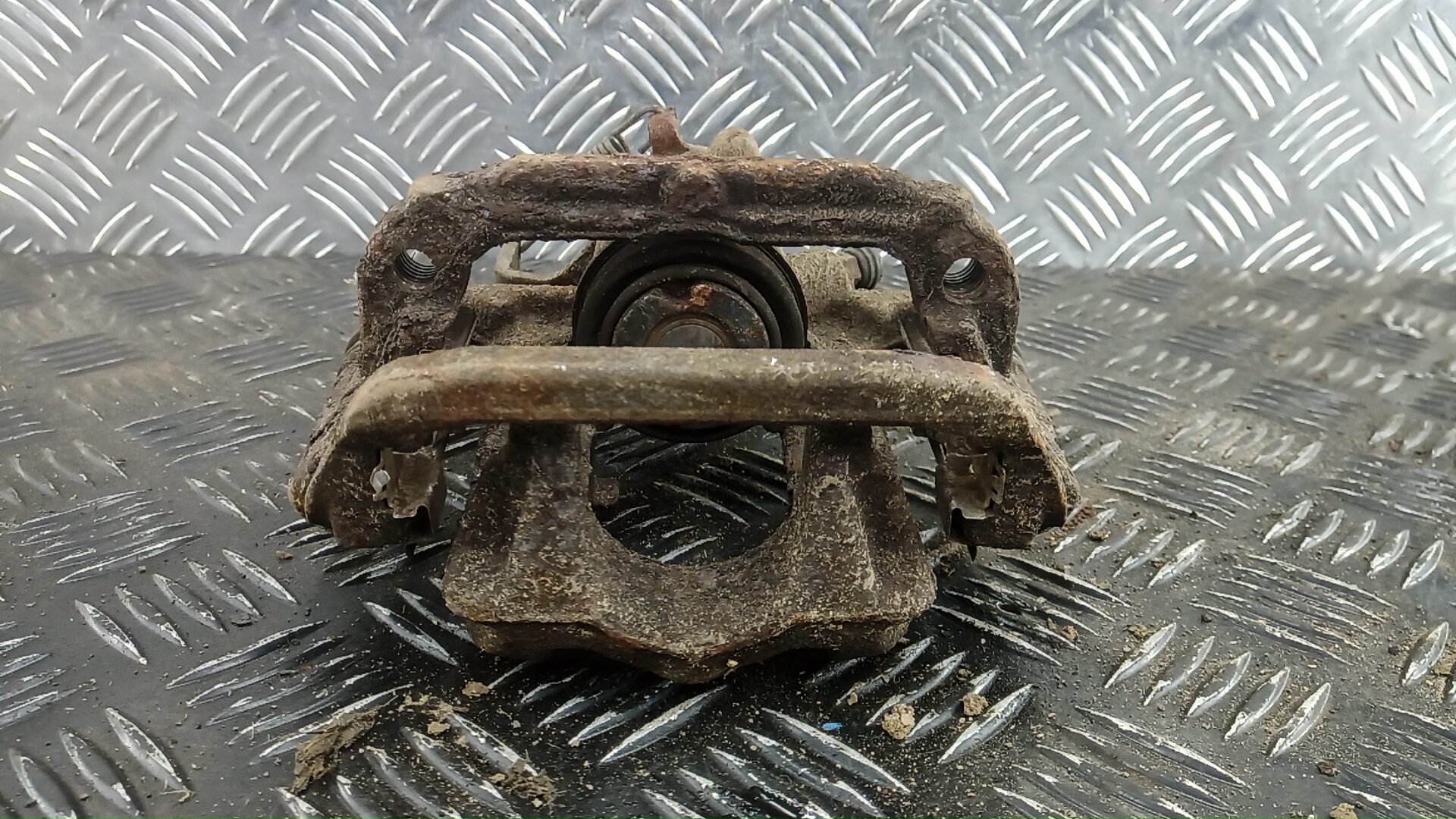 Суппорт задний левый