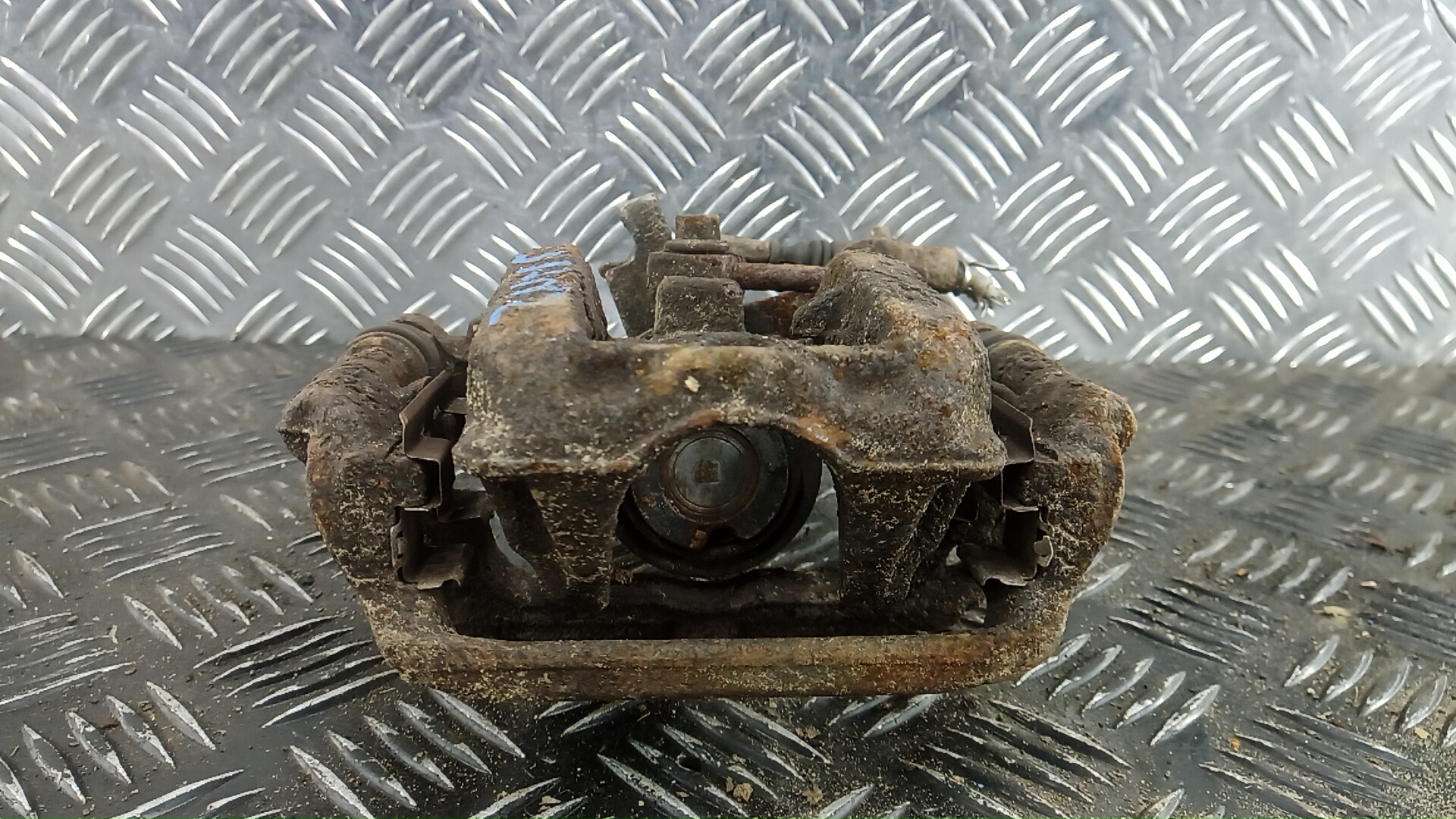 Суппорт задний левый