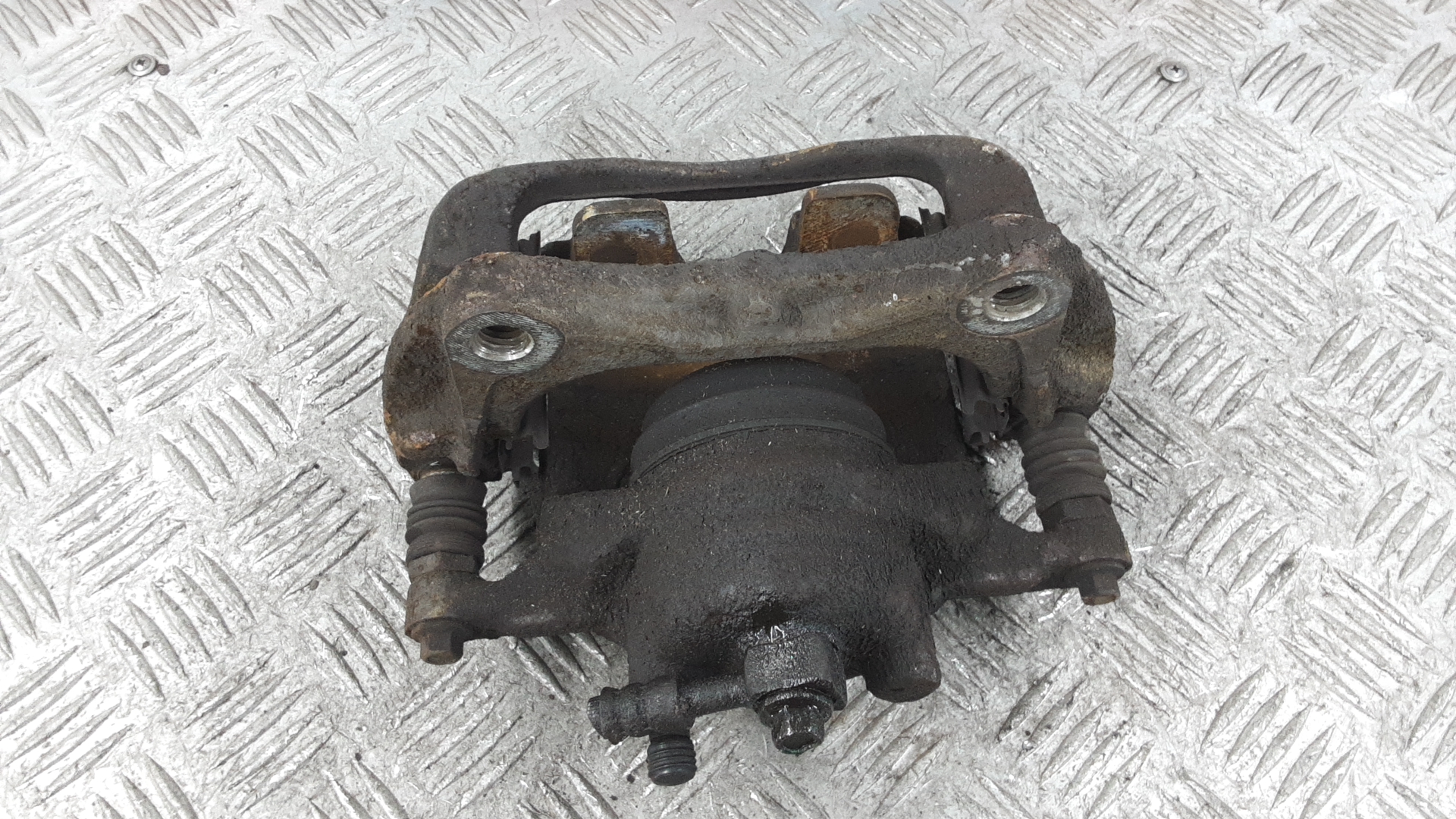 Суппорт передний правый