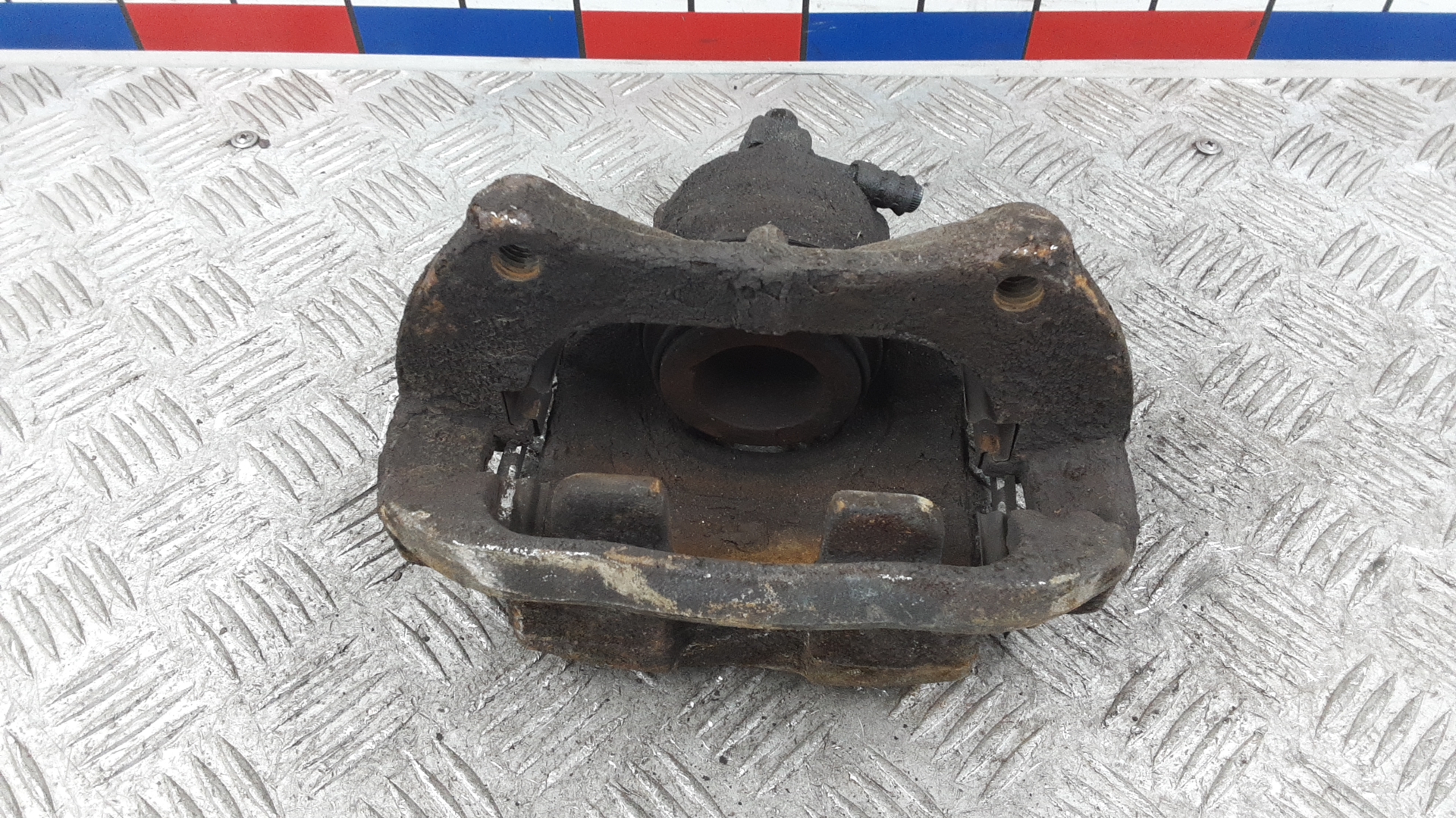 Суппорт передний правый