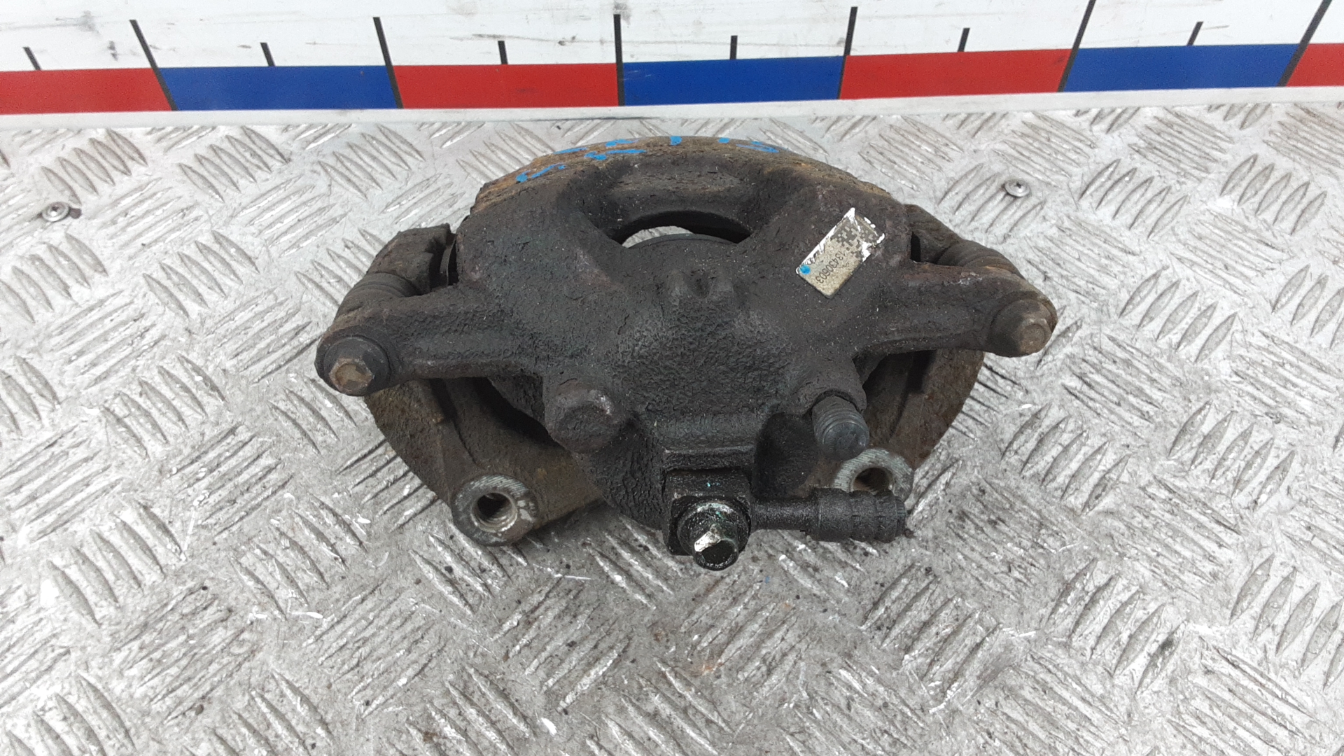 Суппорт передний правый