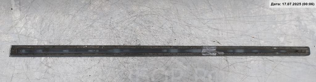 Накладка двери передней правой