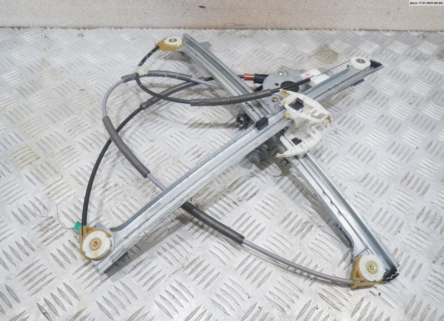 Стеклоподъемник электр. передний правый