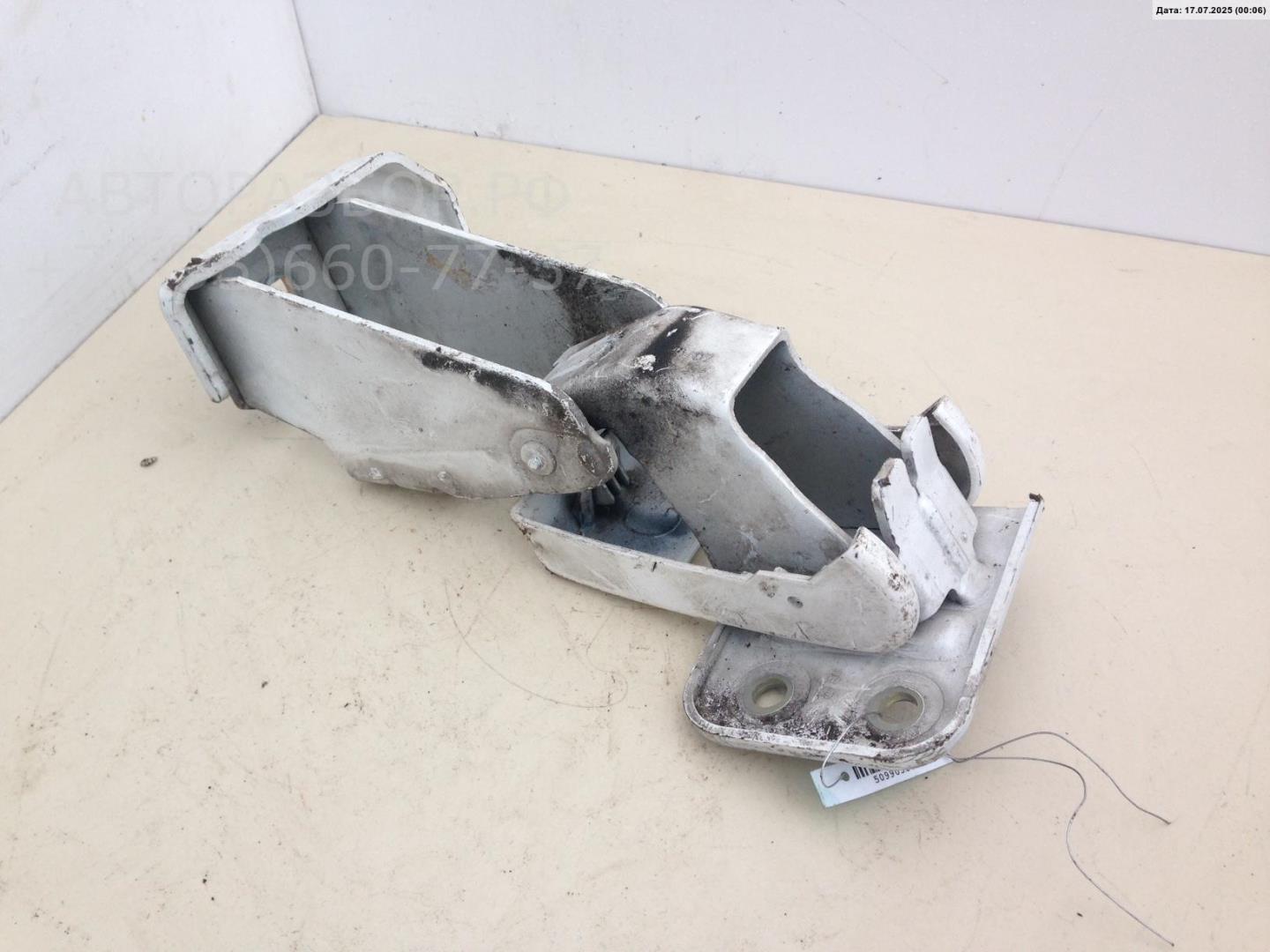 Петля крышки багажника