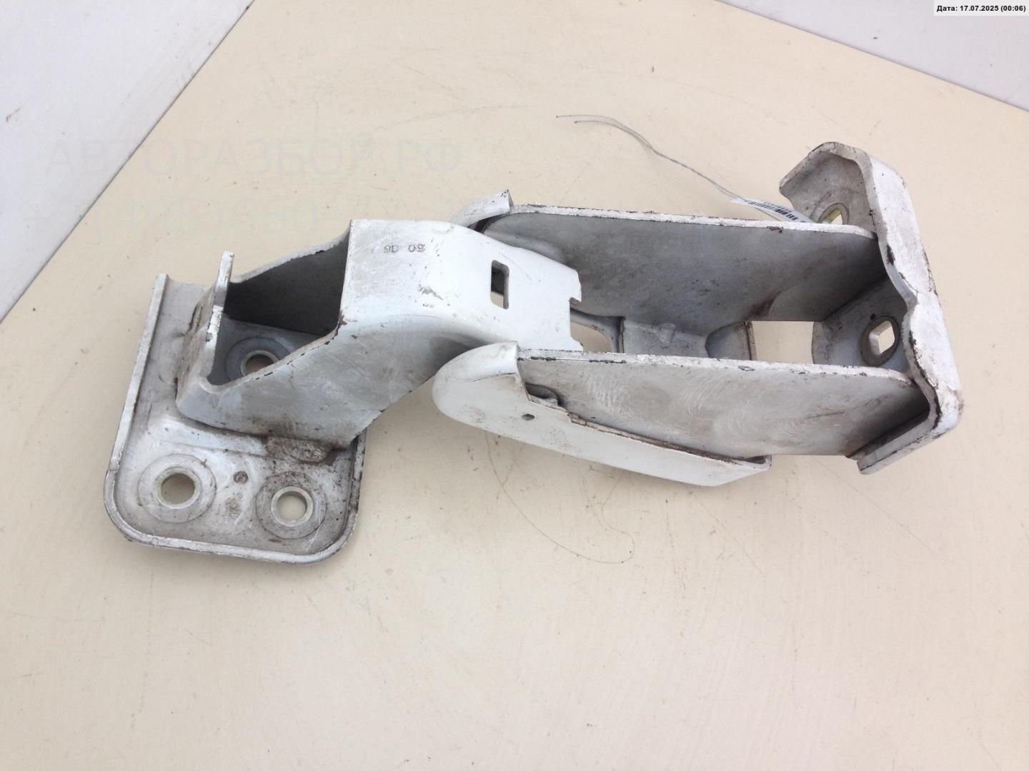 Петля крышки багажника