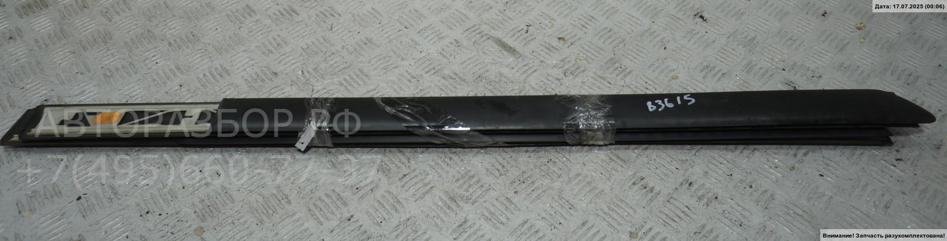 Накладка двери передней правой