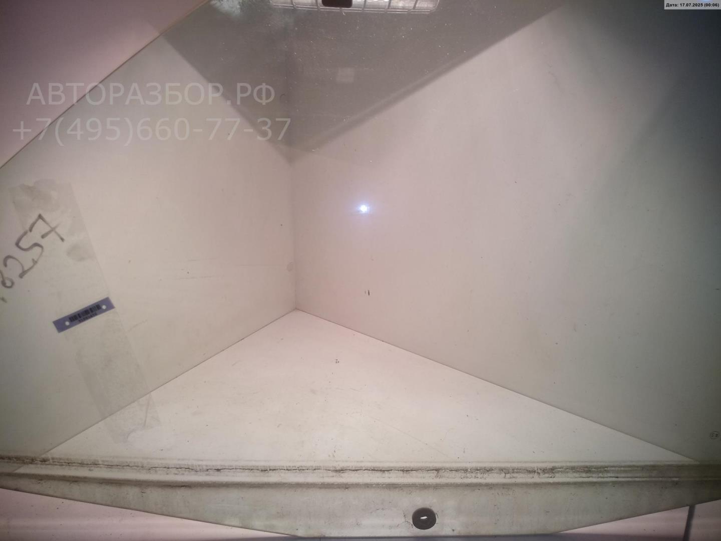 Стекло двери задней правой