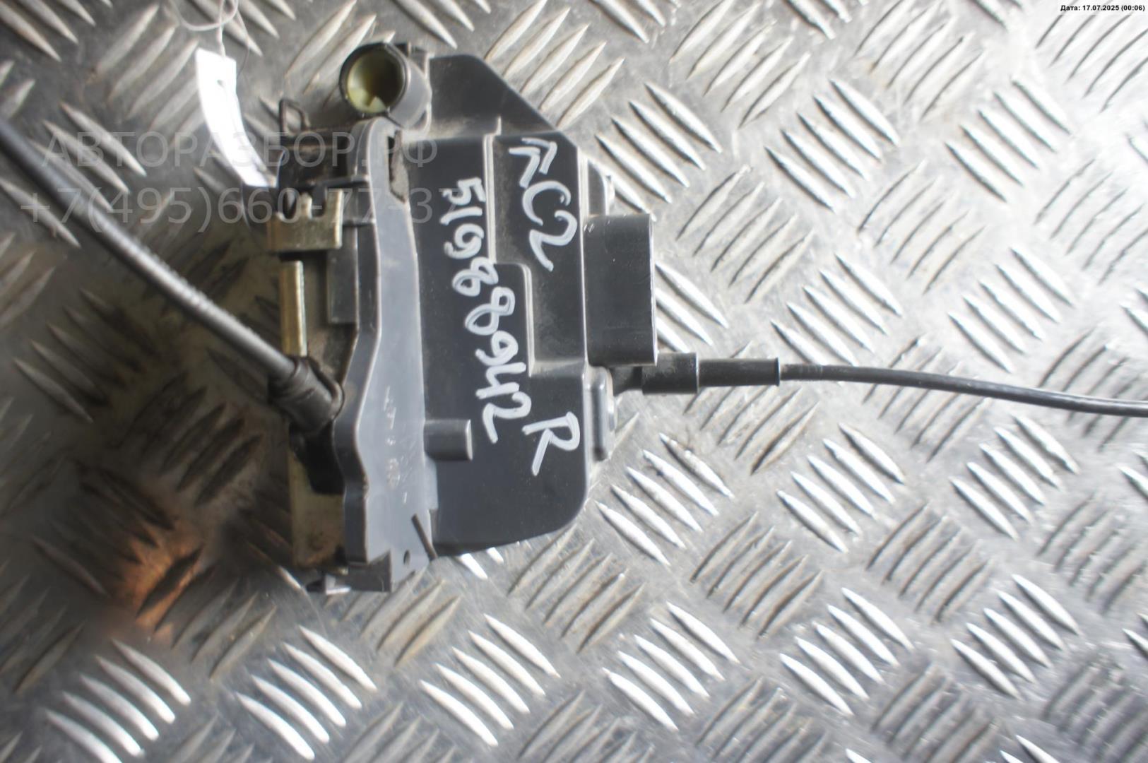 Замок двери передней правой