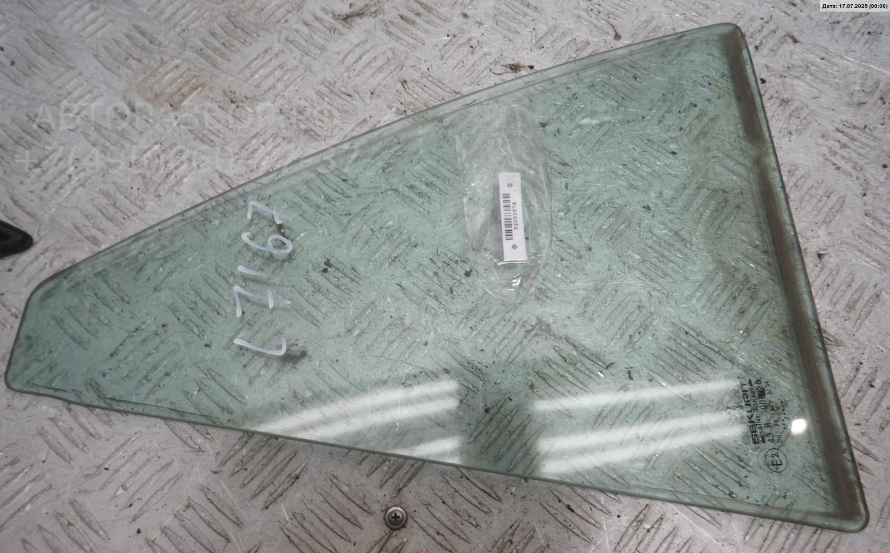 Стекло двери задней правой (форточка)
