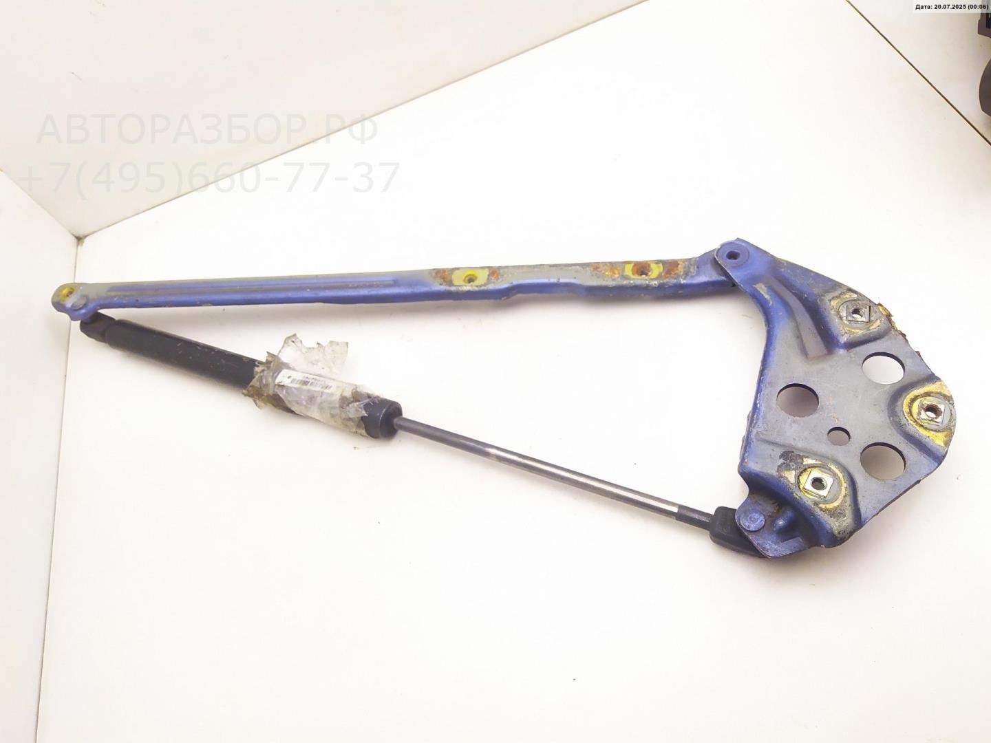 Петля капота левая