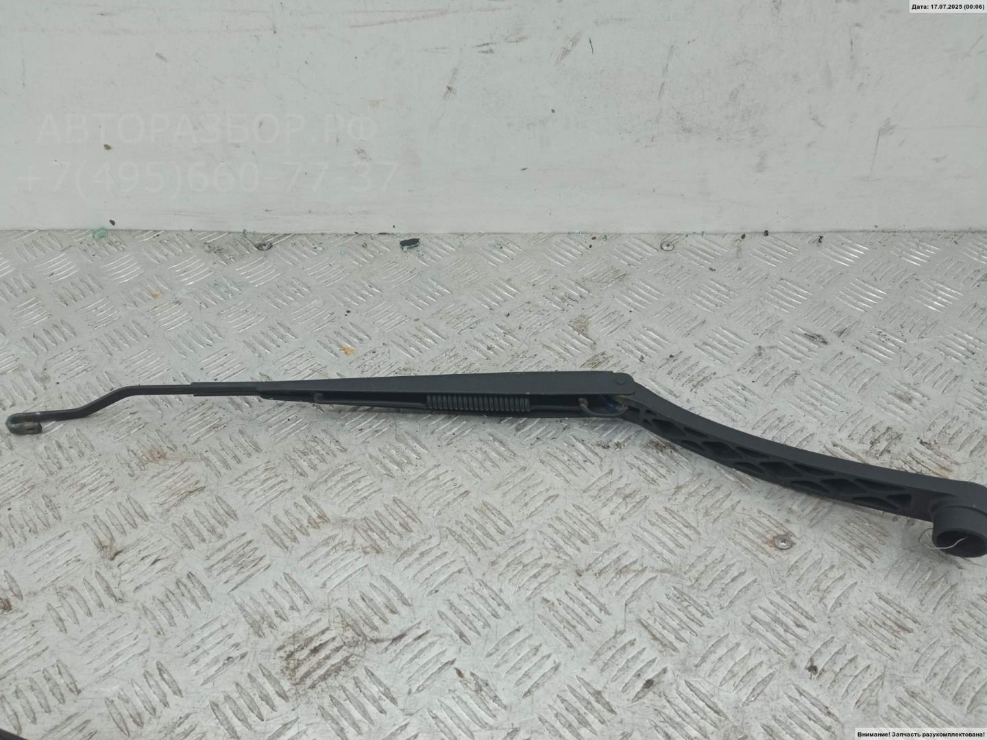 Поводок стеклоочистителя передний левый