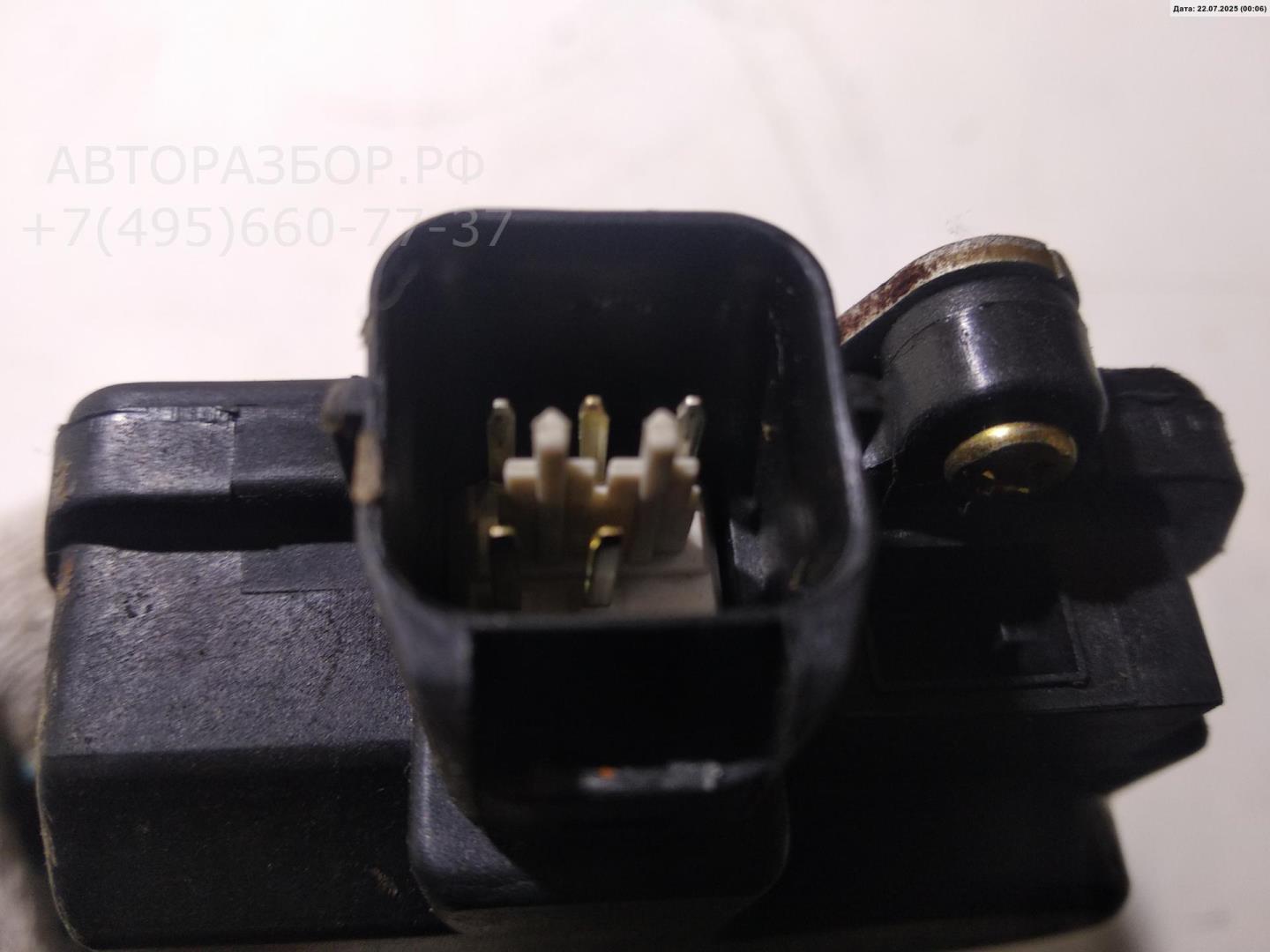 Замок двери задней левой