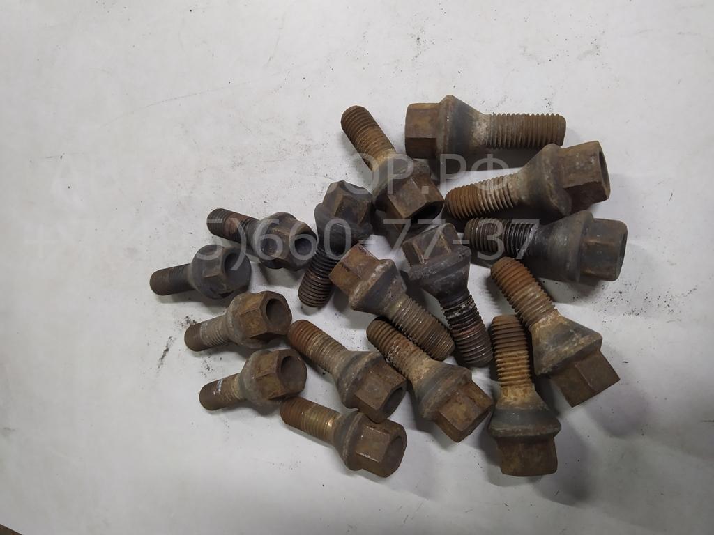 Болт колесный