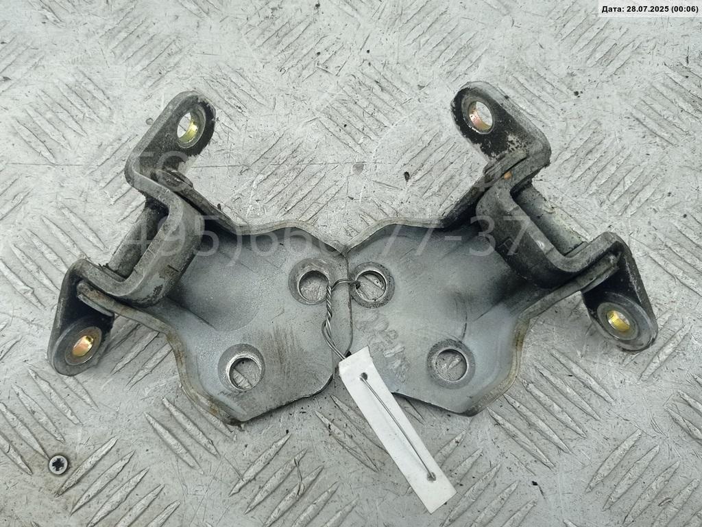 Петля двери