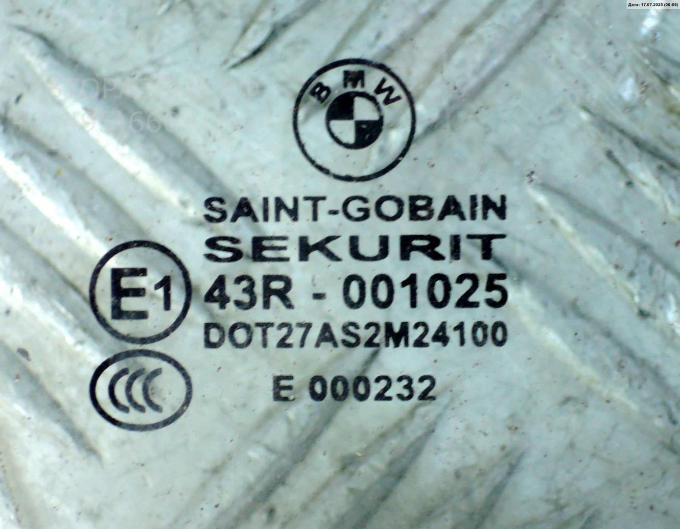 Стекло двери передней правой