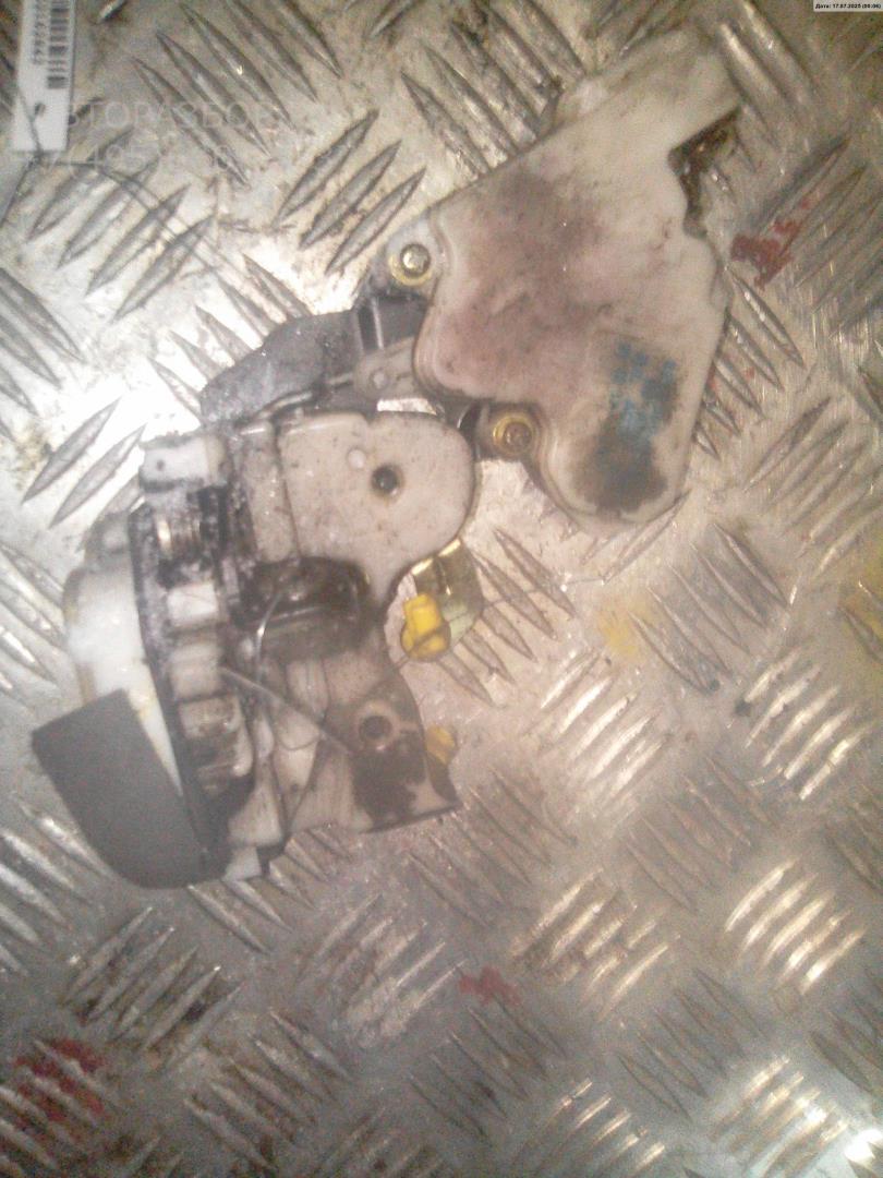 Замок двери задней левой