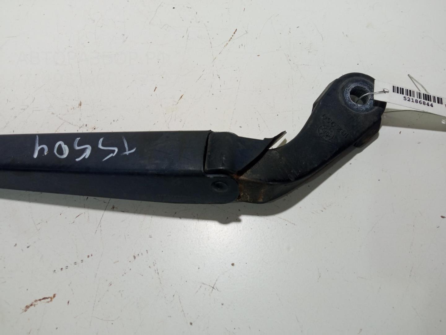 Поводок стеклоочистителя передний правый