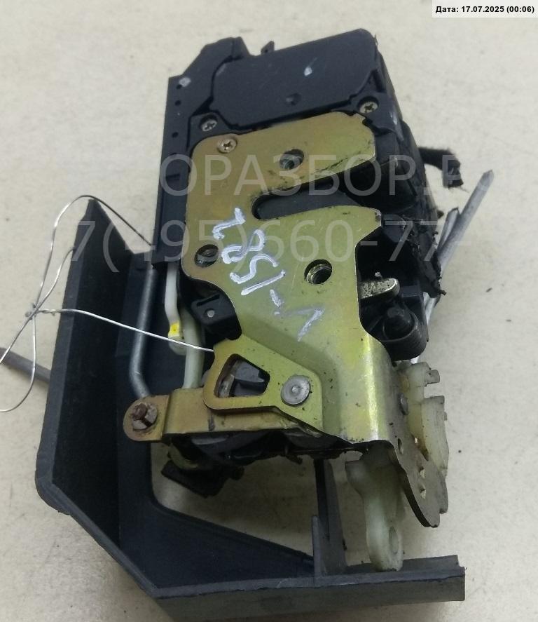 Замок двери передней левой