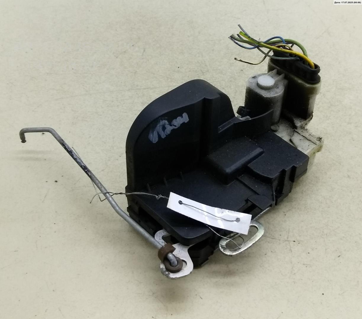 Замок двери передней правой