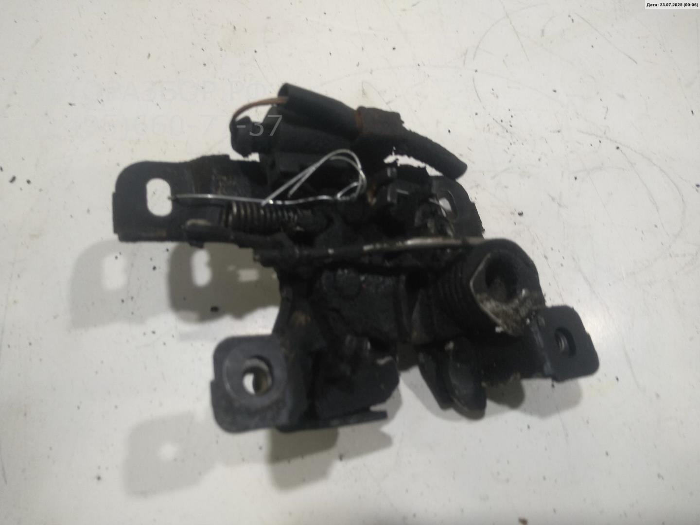 Замок капота