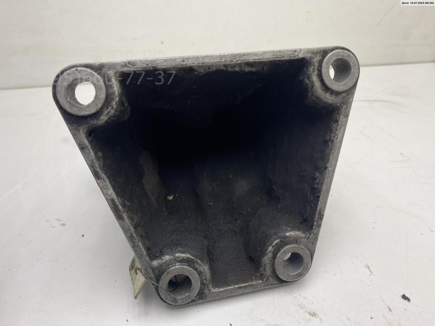 Кронштейн двигателя правый