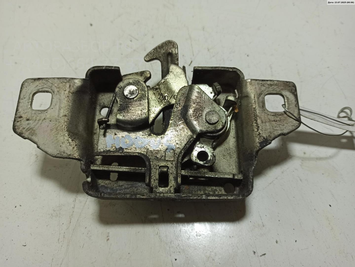 Замок капота