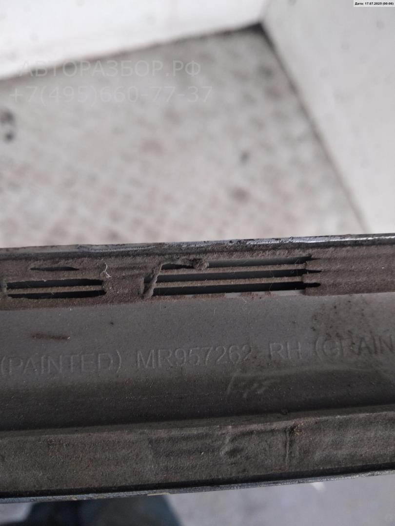 Накладка двери передней правой