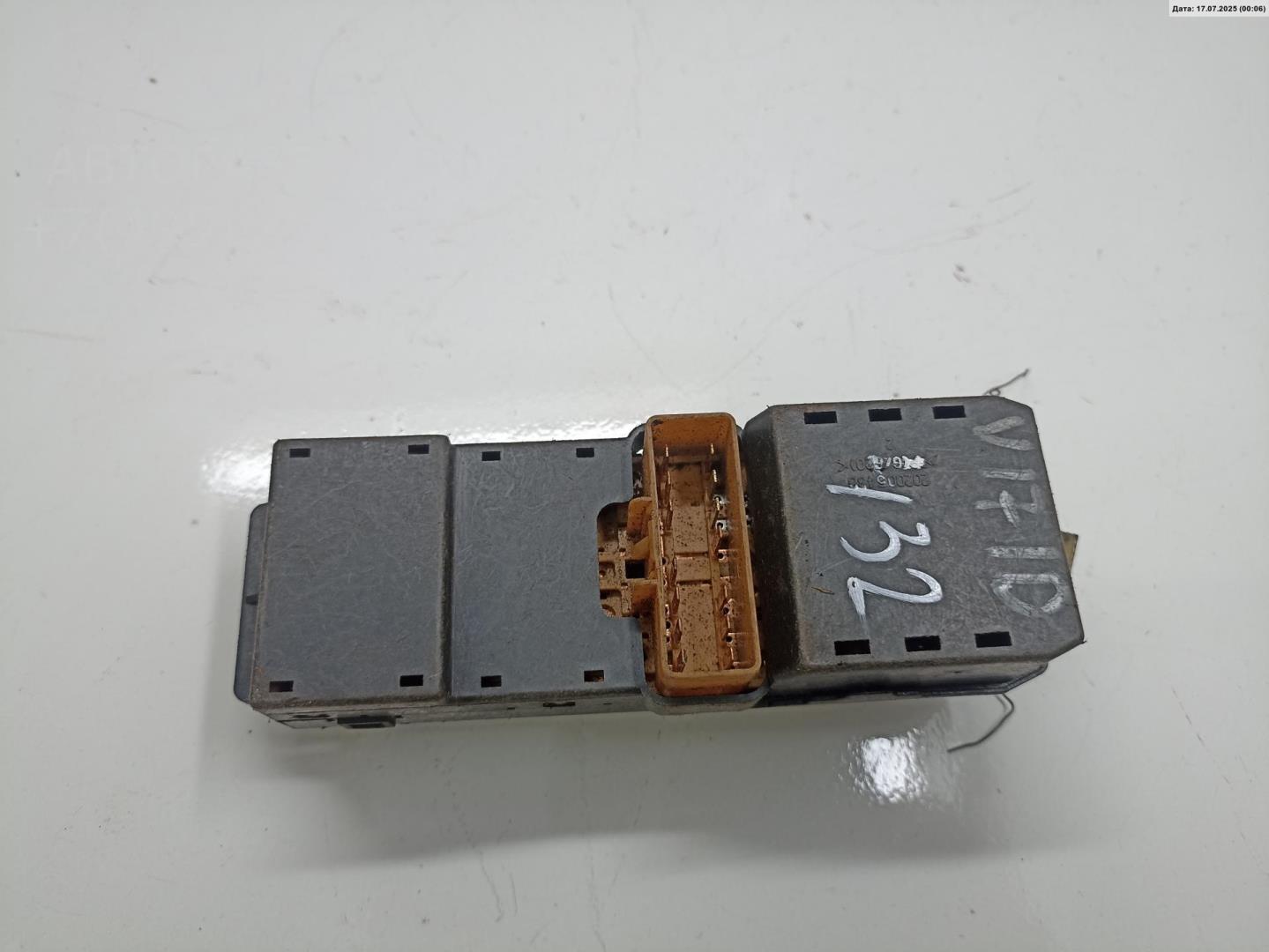 Кнопка стеклоподъемника