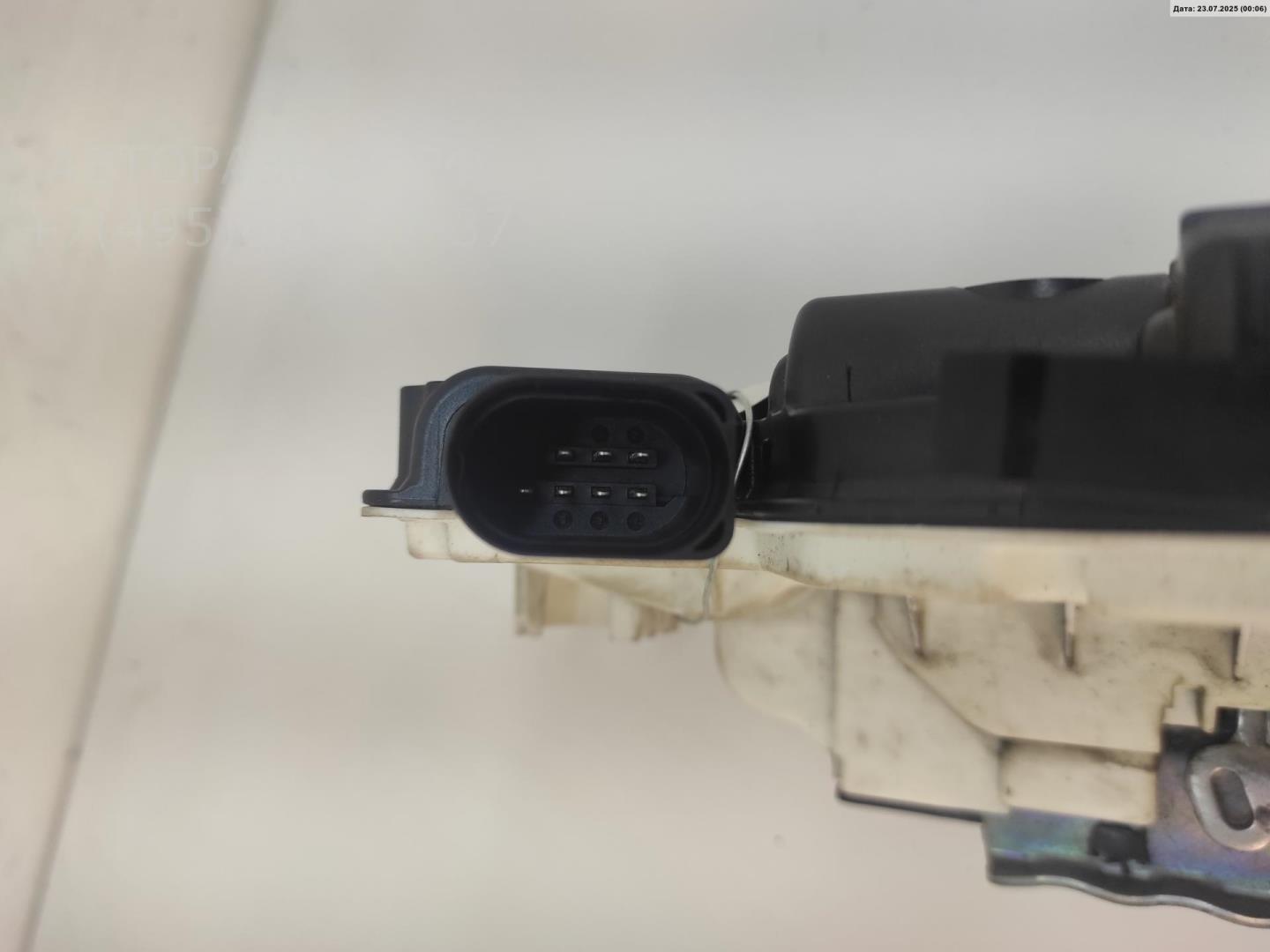 Замок двери передней правой