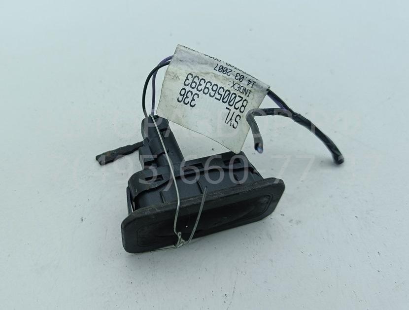 Кнопка открывания багажника