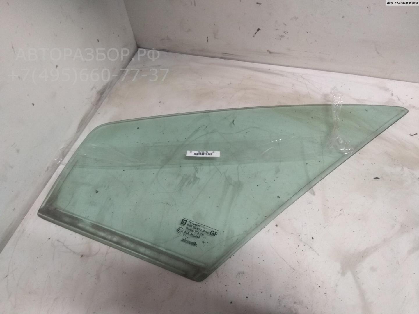 Стекло двери передней левой (форточка)