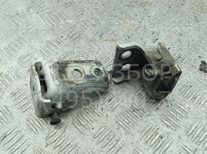 Петля двери